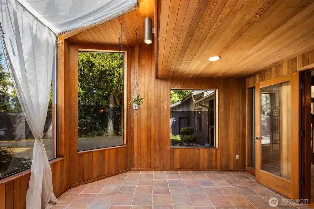 Sun room with sauna