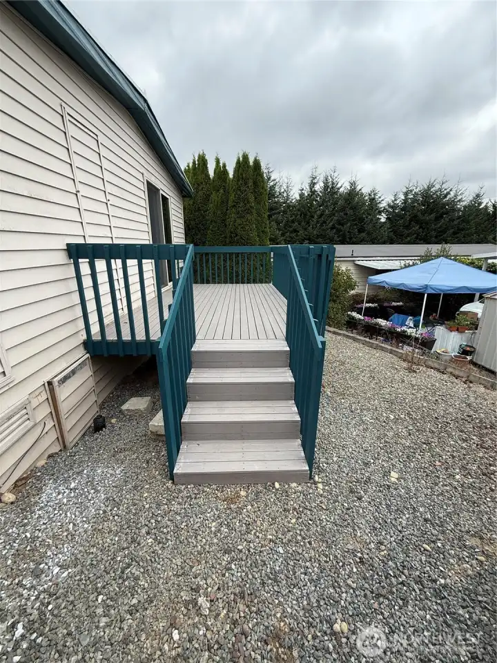 Deck in back