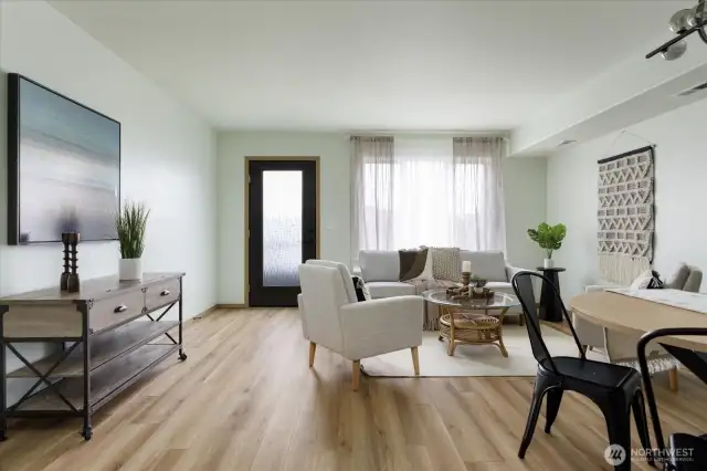 Main level living and dinning area