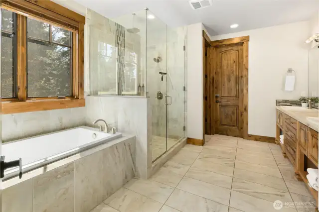 Primary bedroom bathroom
