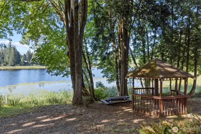 Private Munn Lake beach access for the Cloister residents