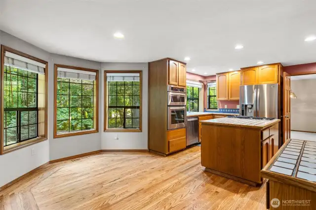 Huge bay window in the nook area with serene view of the back yard