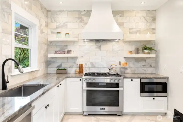 Gorgeous chef's kitchen with Miele appliances...