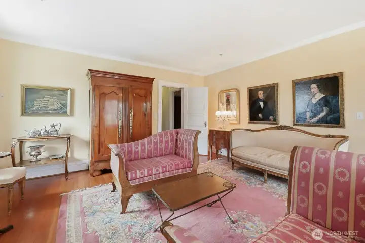 Grand Living Space