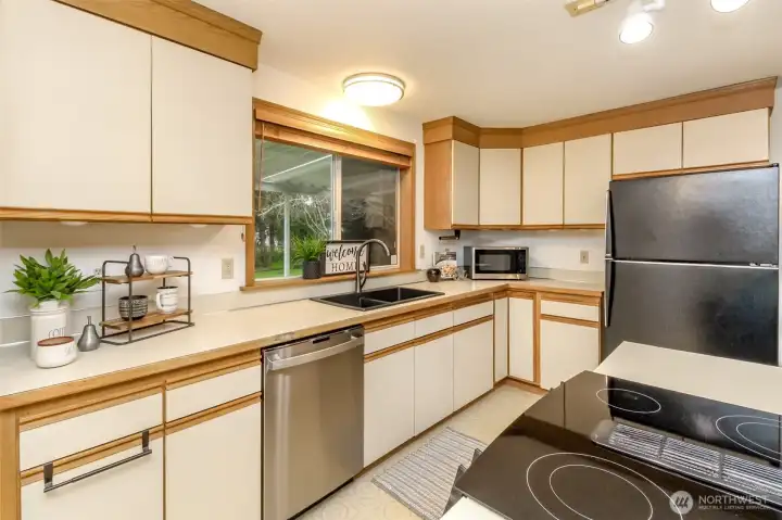 Another angle of the kitchen with beautiful black granite sink. Special cleaning instructions... clean with vegetable oil only.
