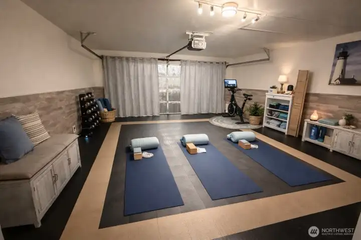 Insulated garage with easy clean floor padding