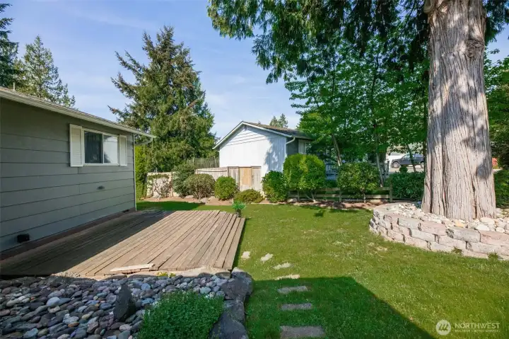 Large deck onthe front of the home