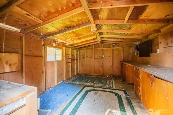 Hobbie Shop in the lower part of the yard perfect for wood working or hobies