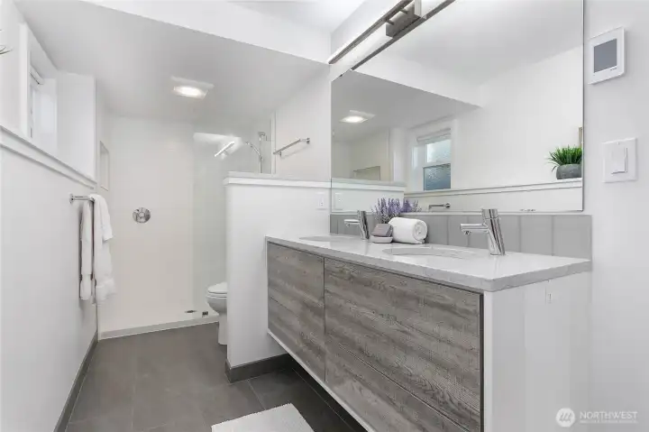 Primary on-suite