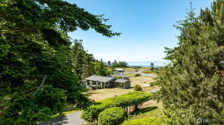 The views are worth the visit. See stright out to the water from all west facing rooms.