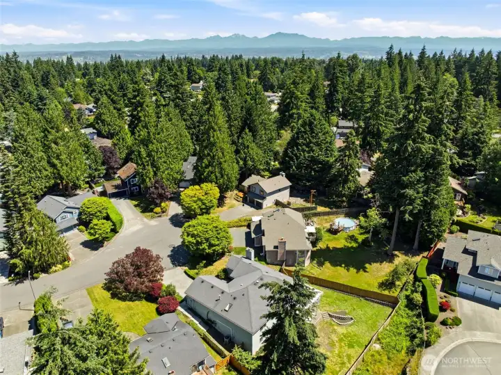 Mountain & Territorial Views - Enjoy stunning territorial views with the Cascade Mountains creating a picturesque backdrop in the distance.