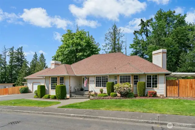 Welcome home to 10116 SE 188th St Renton. Ideally located and within minutes ofValley Medical, Hwy 167 and ju down town Renton and the 405.