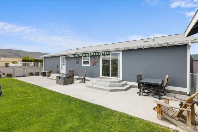 Large back patio great for entertaining.