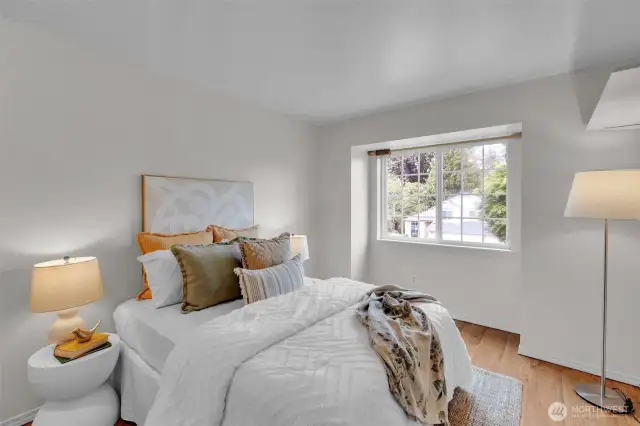 Upstairs 2nd bedroom.