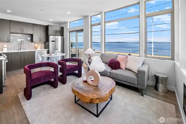 Watch cruise ships, ferries, and sailboats glide across 180° vistas of Puget Sound, the Olympics, Magnolia, and Queen Anne from every room and expansive rooftop deck.