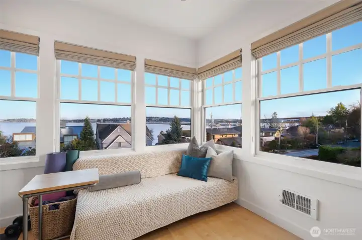 Light filled room for office/Yoga space