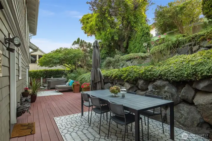 Lots of room for dining.