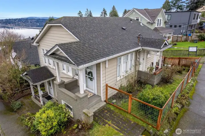 Corner, fully-fenced view lot on a private, dead end street. Calming Lake Washington and Cascade Mountain views.