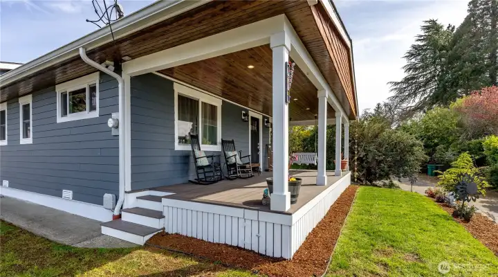Inviting front porch w/views!