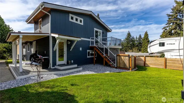 Covered entrances & backyard ready for all your activities!