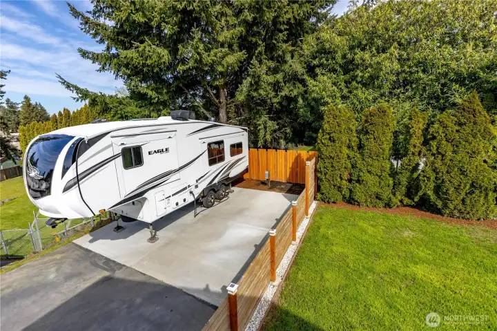 RV/Boat parking w/power!