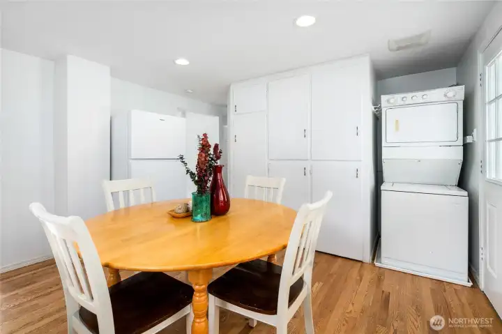 Kitchen with Convenient Washer/Dryer