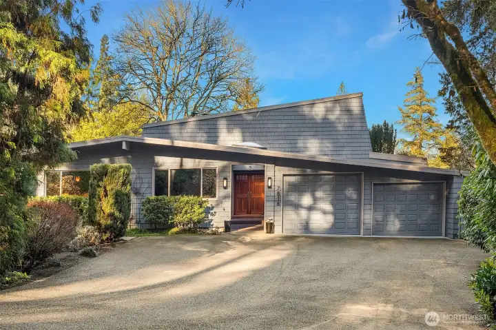 Classic Mid-Century contemporary on large, private level lot