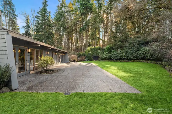 Extra large patio with Western exposure for sunny afternoons