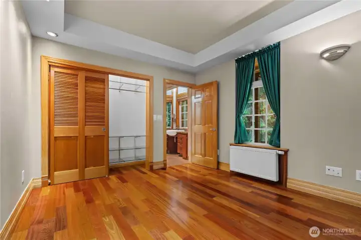 Bedroom 2 has brilliant Brazilian hardwood flooring. Bedroom 2 has brilliant Brazilian hardwood flooring.