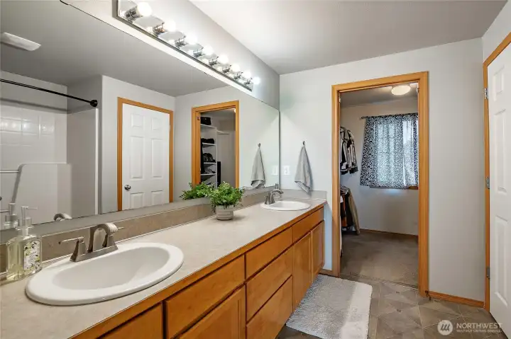 primary bathroom double sinks