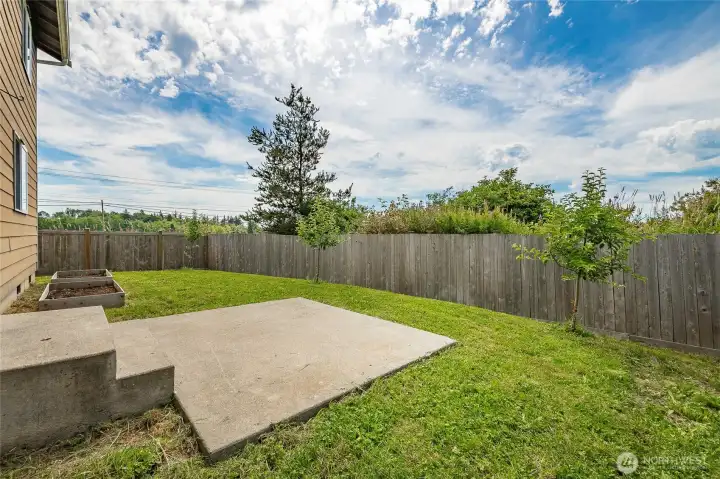 West facing backyard for lots of sun