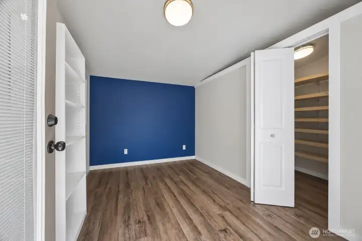 Detached office/hobby room off back door to the MIL/ADU