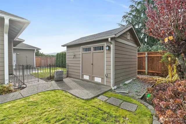 Garden/yard shed, with power.