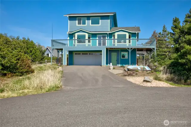 Beautiful 3 story freshly painted with wrap around 2nd floor deck