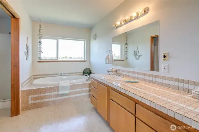 Primary en-suite
