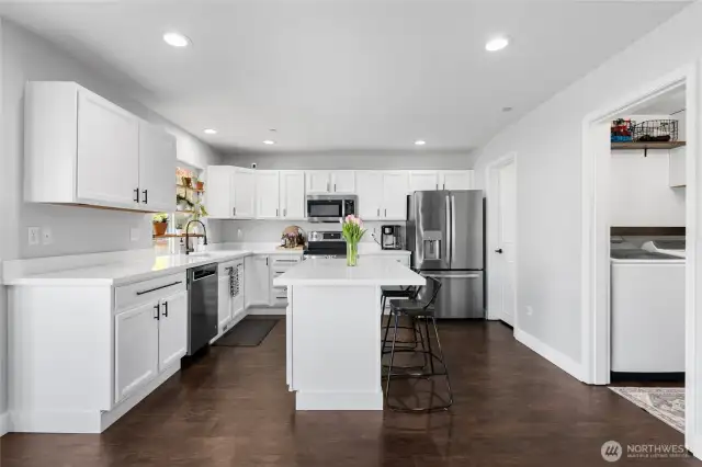 Quartz Counters, Stainless Steel Appliances