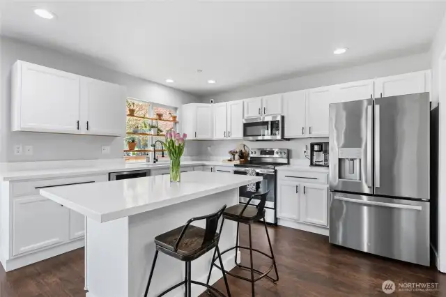 Quartz Counters, Stainless Steel Appliances