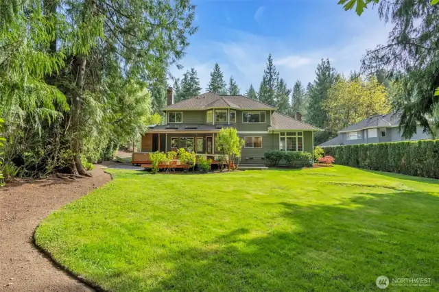 Look at this nice backyard! Accessible from the kitchen/nook area.