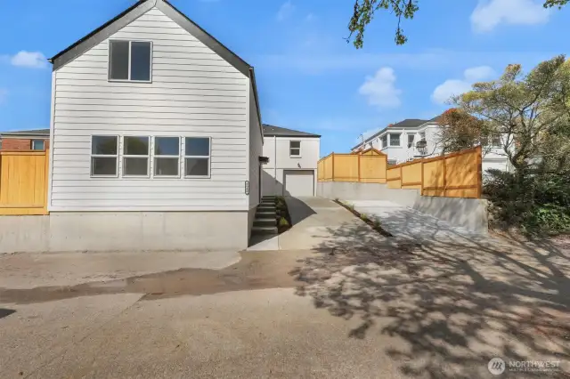 Welcome! Light Bright 2bed/2.5ba + parking - 8040 19th Ave NW, Seattle, WA 98117
