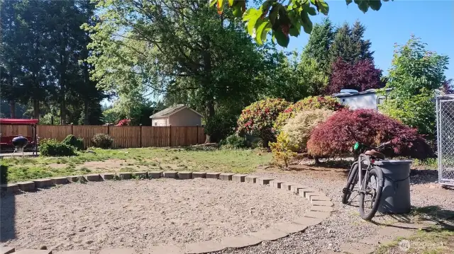 The circular area could be a perfect garden bed or set up a trampoline or fill it in with sand for growing succulents, palm trees or having a play area!
