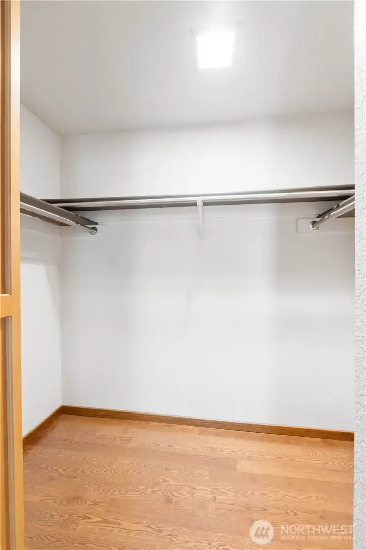 Primary suite walk in closet