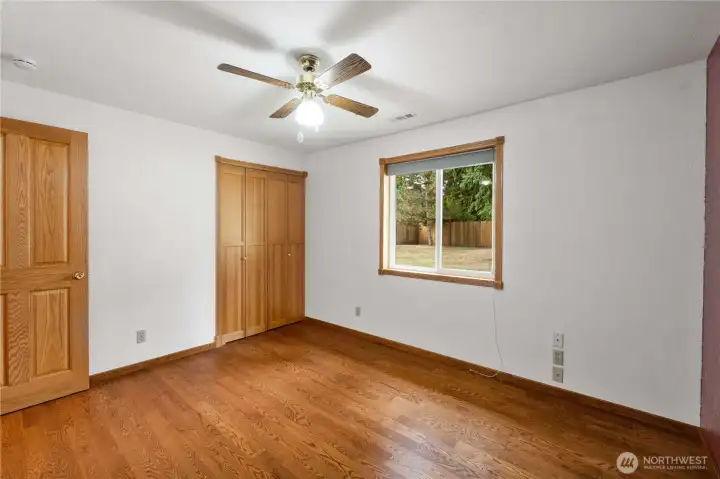 Large BR2, ceiling fan