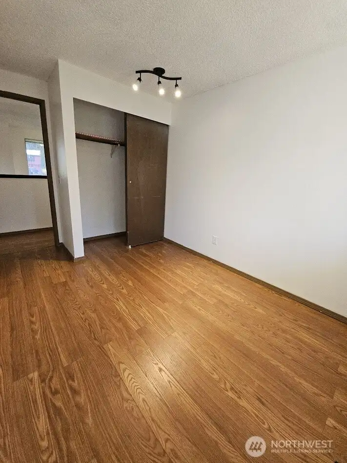 bonus room/office