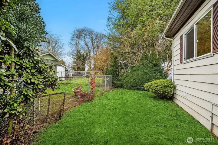 Small back/front yard is fully fenced.