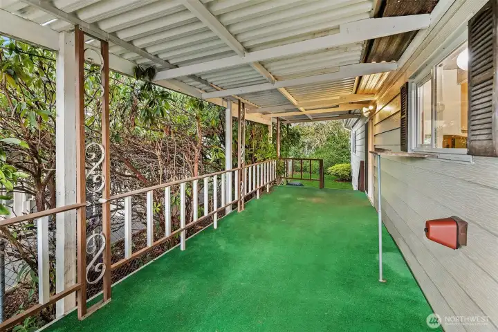 Big covered deck off of family room.