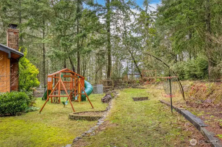 Disk golf and multiple areas for a dog run, gardening, or your imagination to take over.
