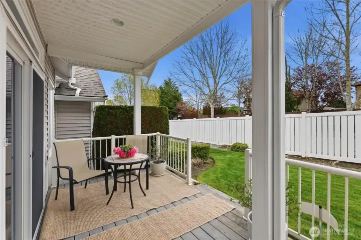 Deck area to enjoy the back yard