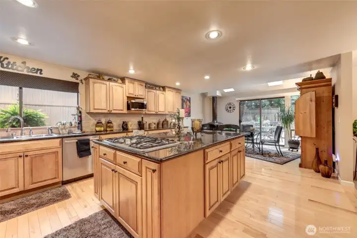 5 burner cooktop with a telescopic vent