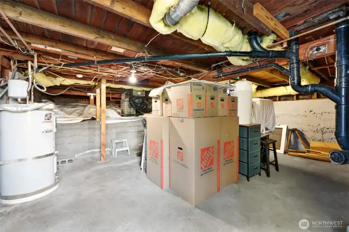 Outside entrance basement is dry, tidy and great for storage. 340sf per 2014 appraisal