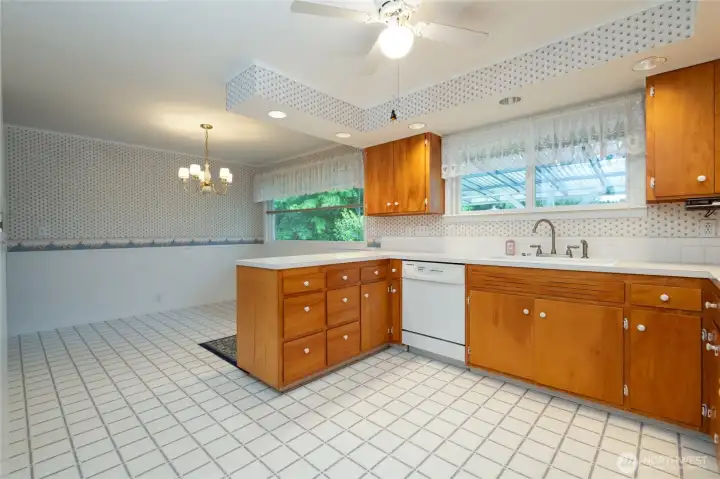 Large kitchen and dining area made for entertaining